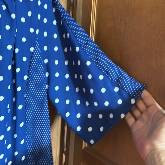 Zac & Rachel Blue Polka Dot Women's Top size medium Pit - Picture 3 of 4